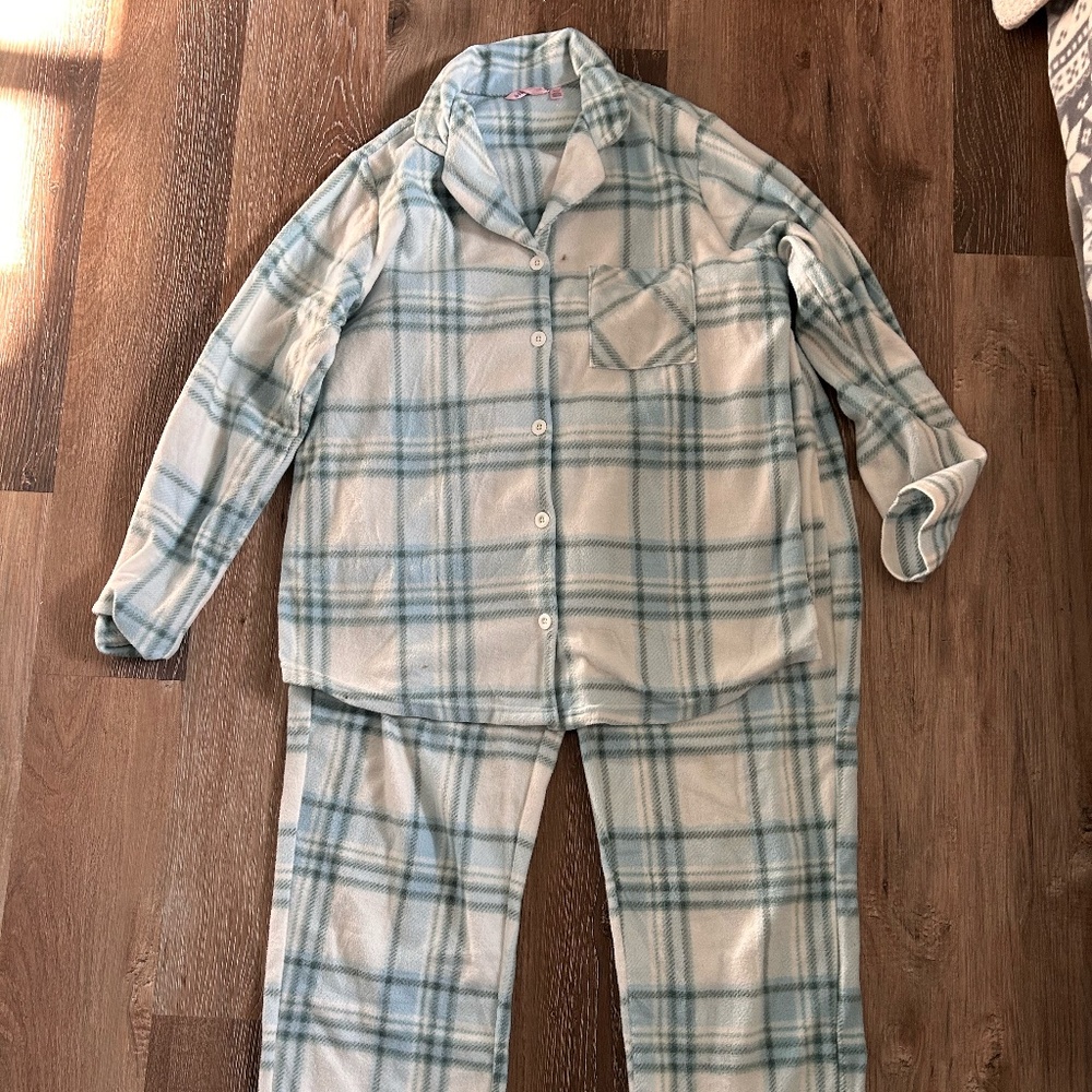La Vie En Rose Fleece Pajamas Bundle